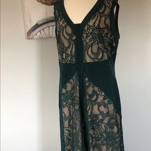 Women’s plus size hunter green lace dress